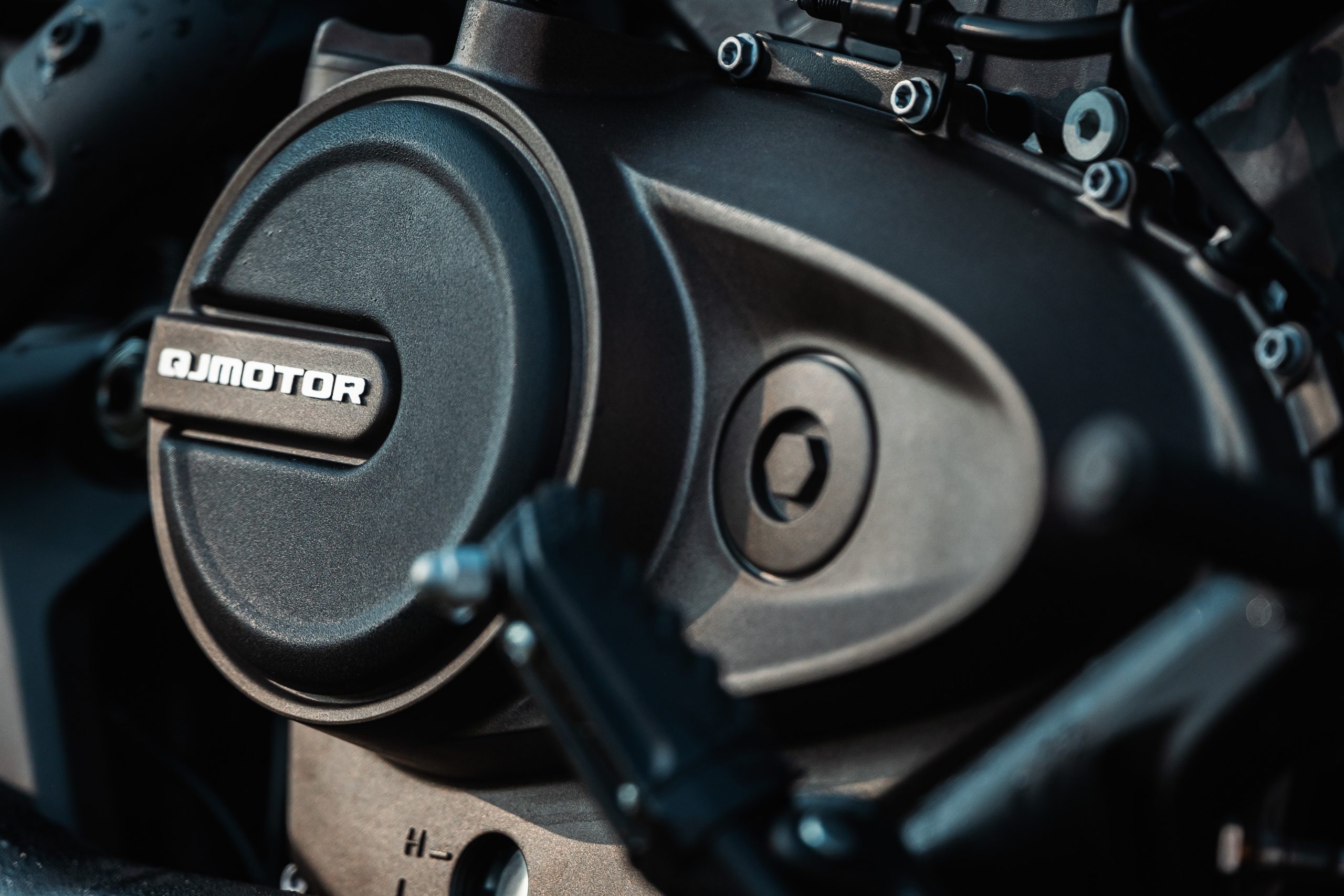 QJ MOTOR SRV 600