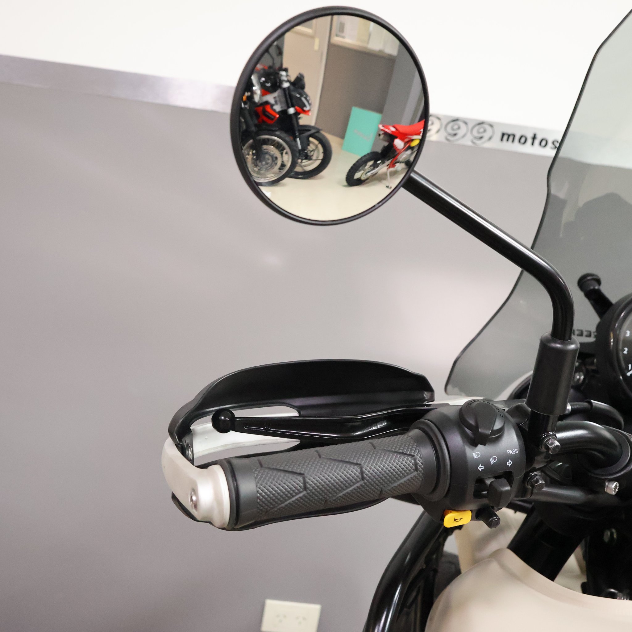 ROYAL ENFIELD HIMALAYAN 450 2025