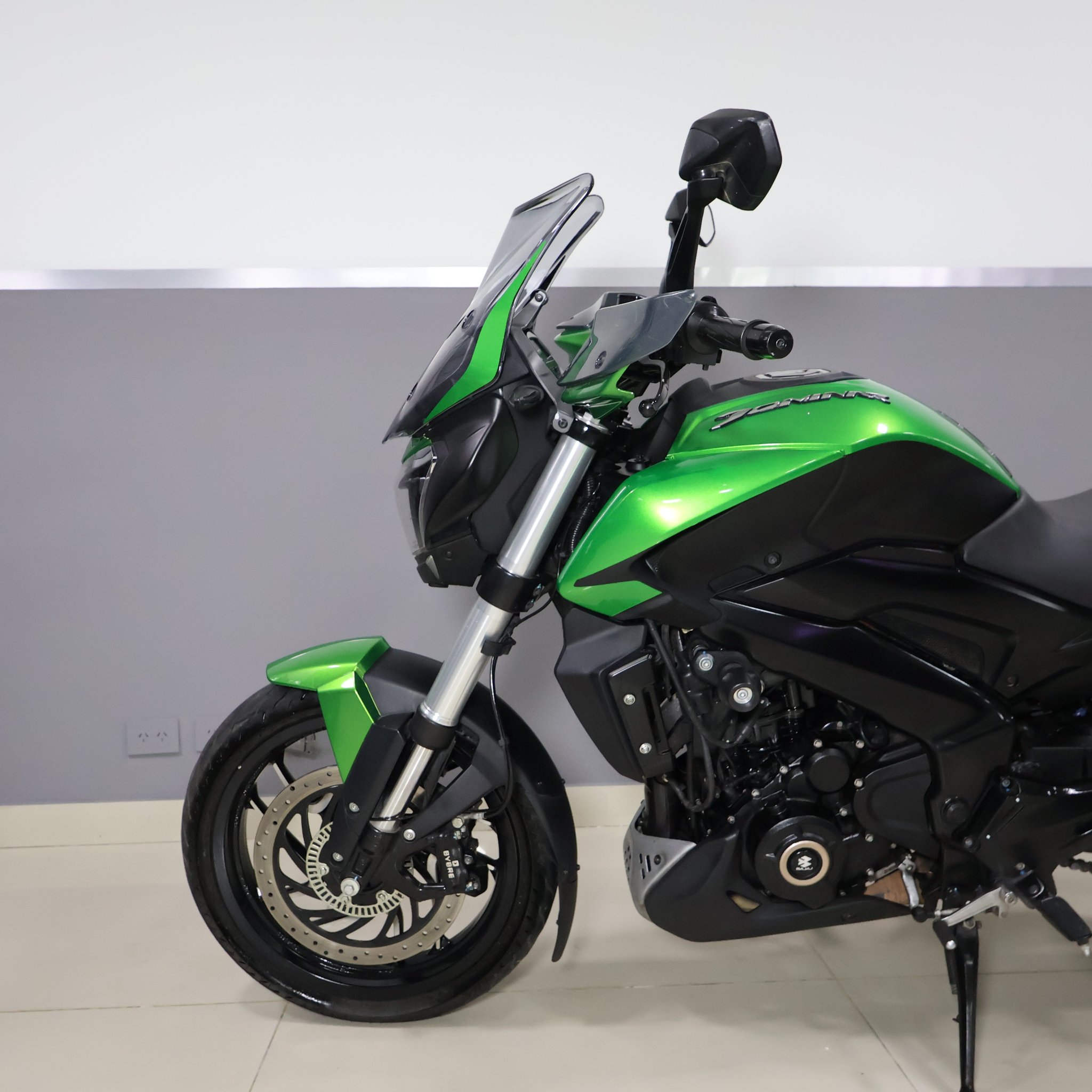 BAJAJ DOMINAR 400 2025 A250VNP