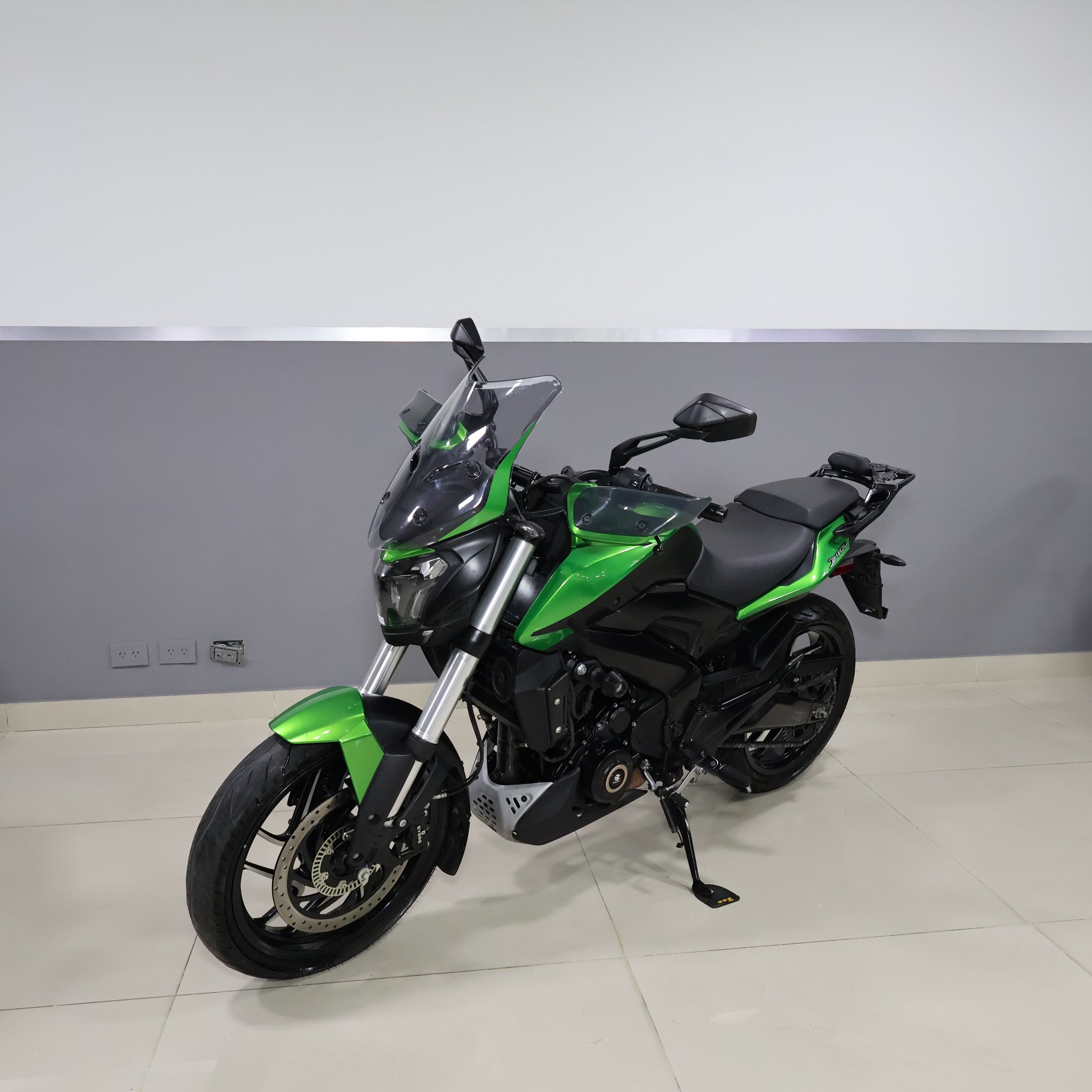 BAJAJ DOMINAR 400 2025 A250VNP