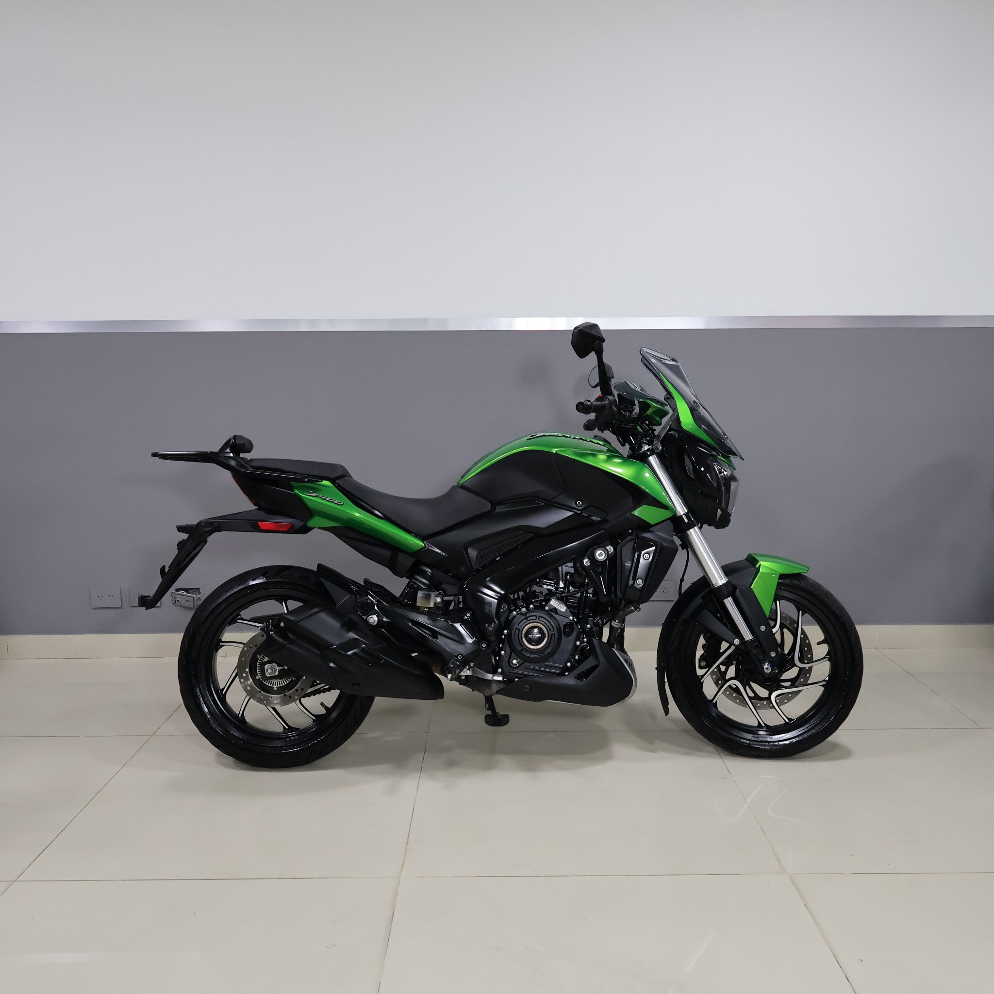BAJAJ DOMINAR 400 2025 A250VNP