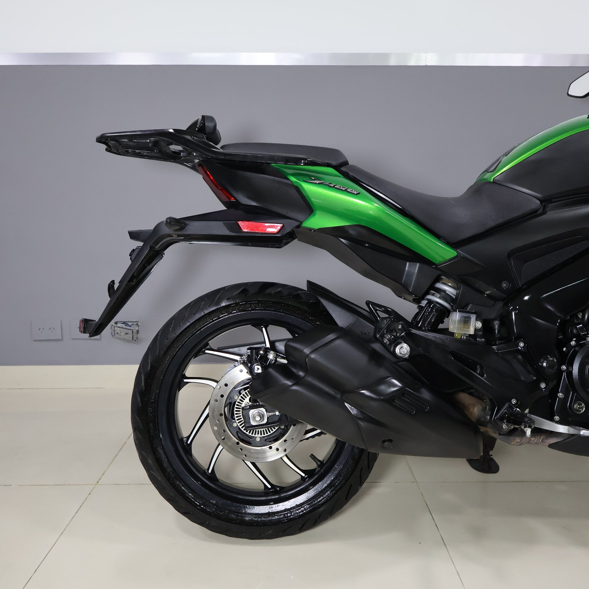 BAJAJ DOMINAR 400 2025 A250VNP