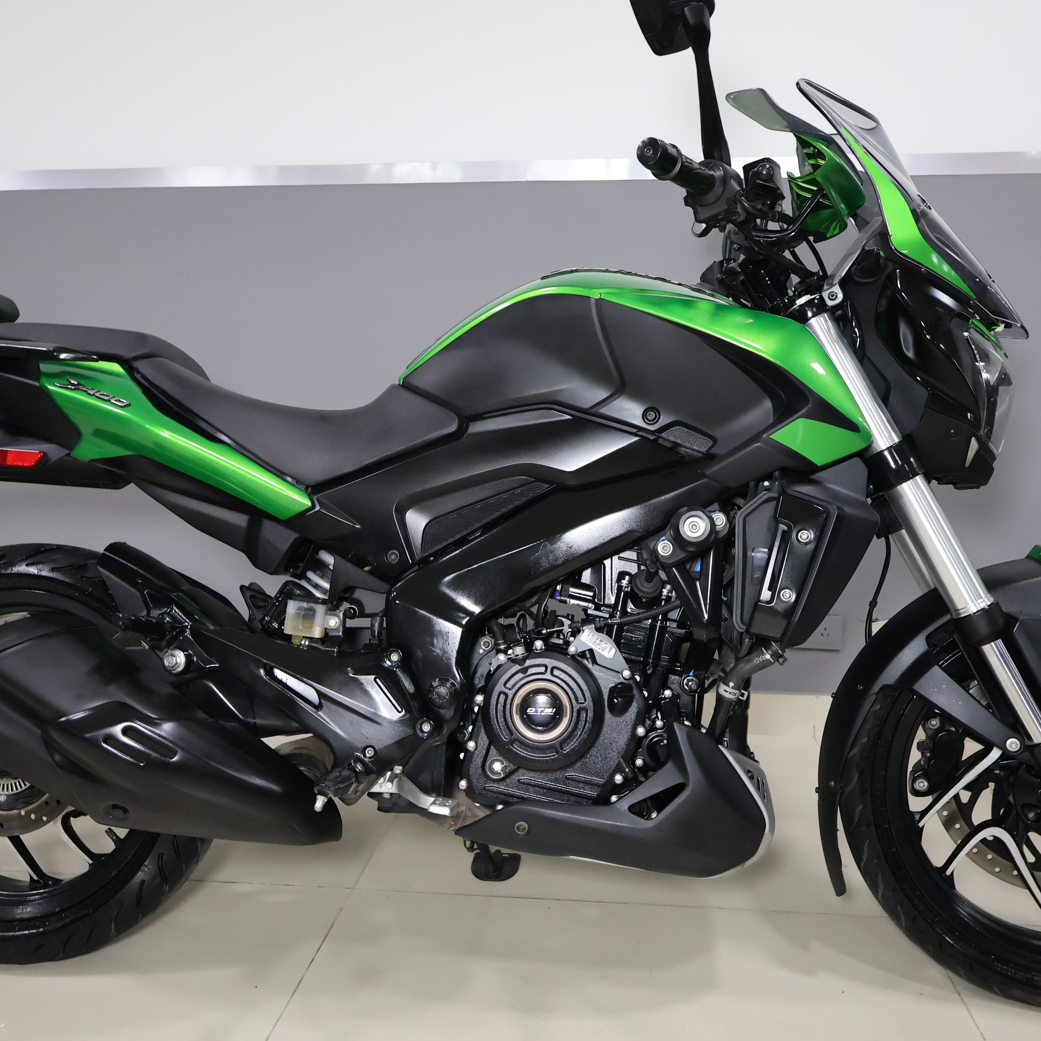 BAJAJ DOMINAR 400 2025 A250VNP
