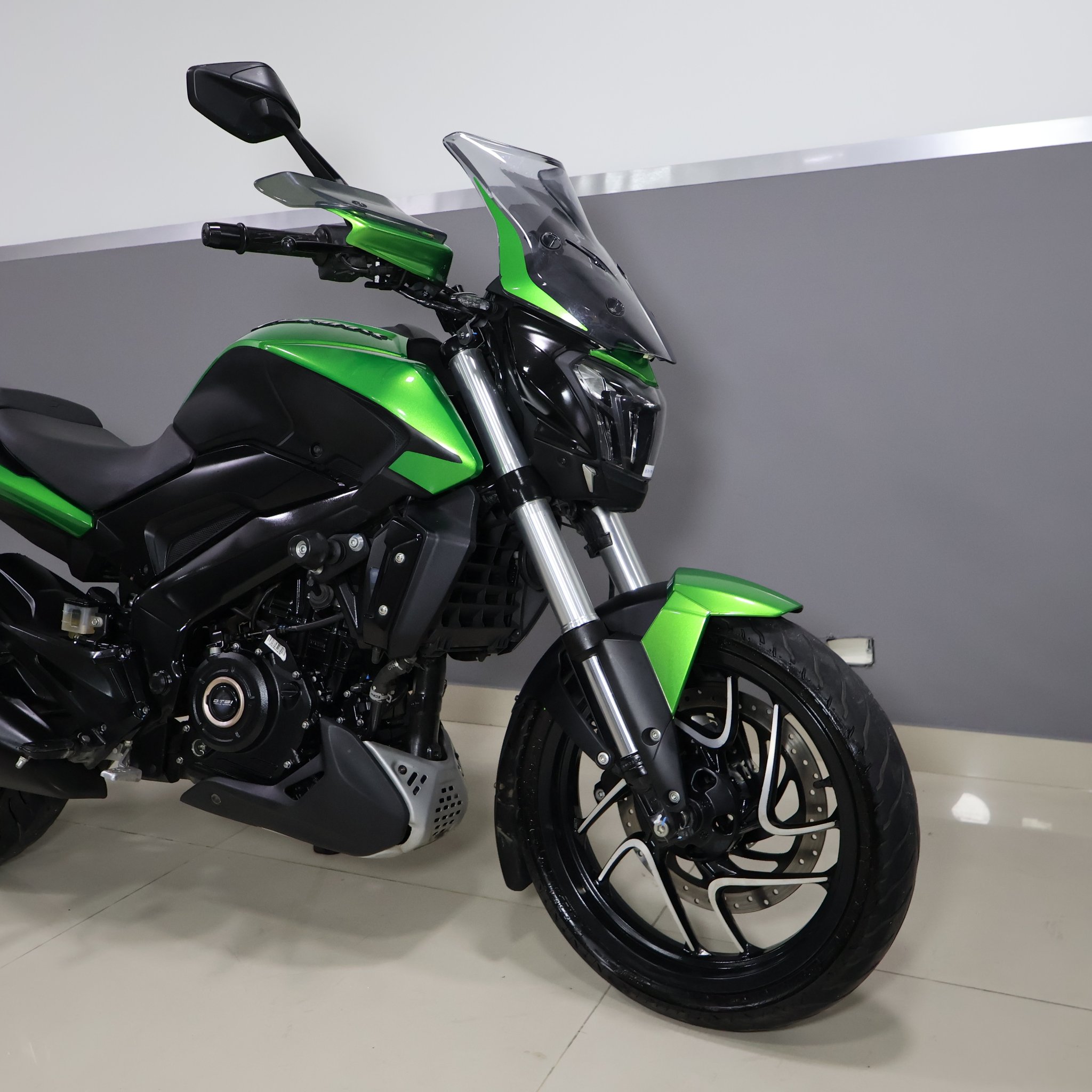 BAJAJ DOMINAR 400 2025 A250VNP