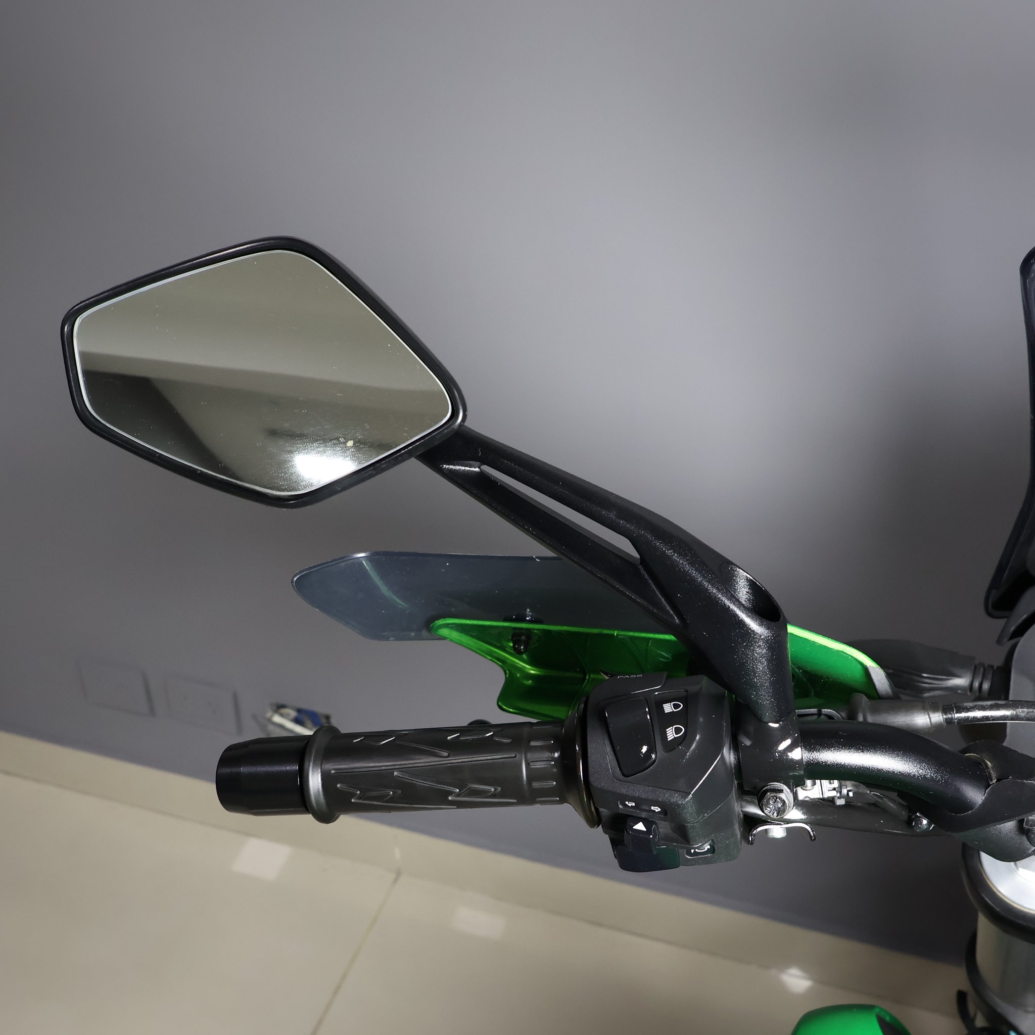 BAJAJ DOMINAR 400 2025 A250VNP