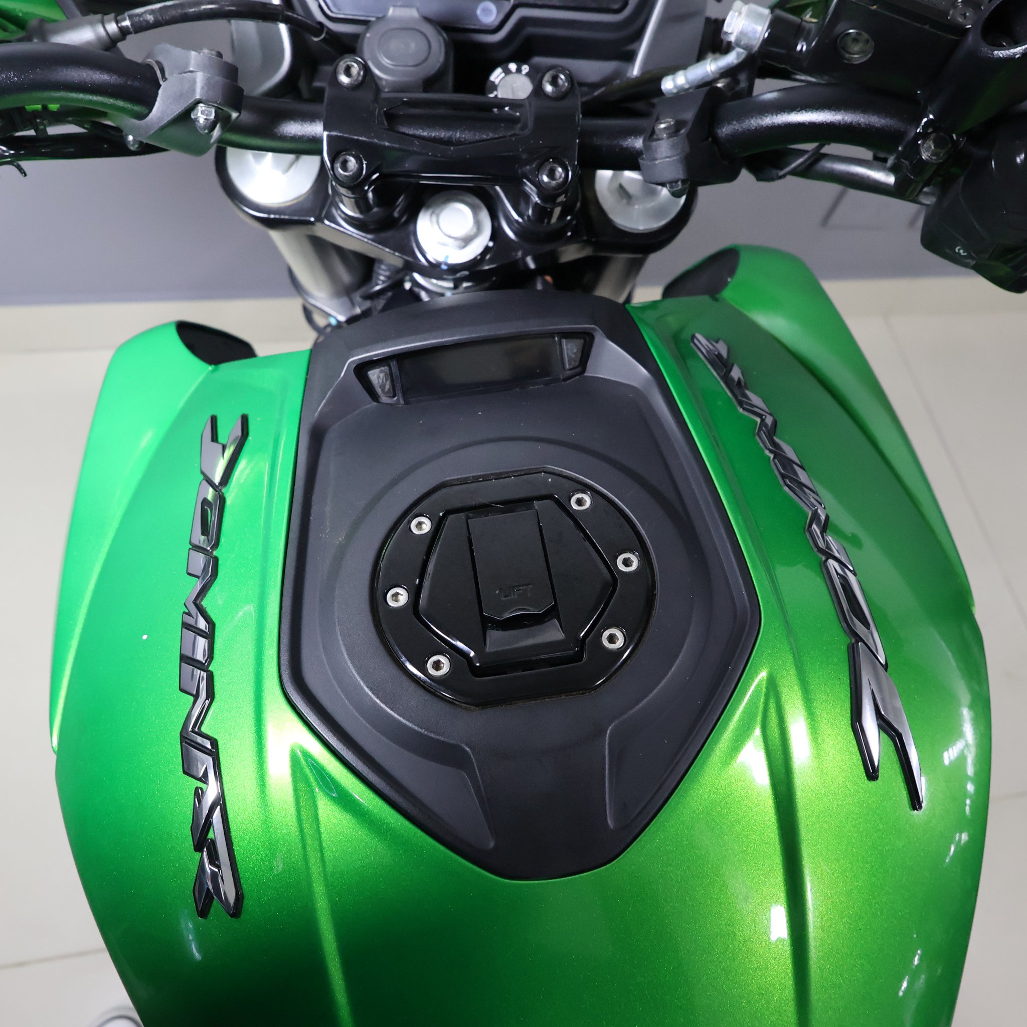 BAJAJ DOMINAR 400 2025 A250VNP
