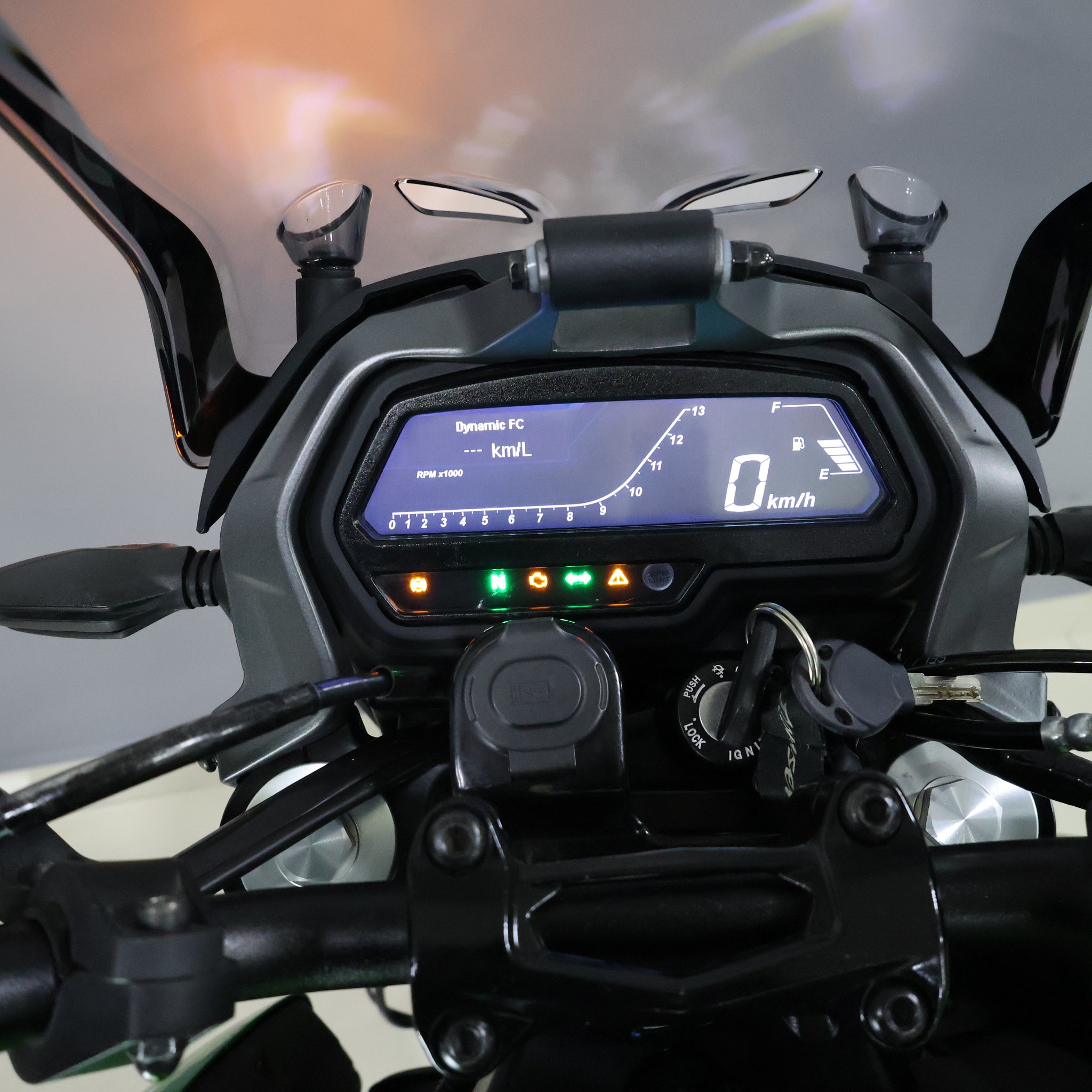 BAJAJ DOMINAR 400 2025 A250VNP