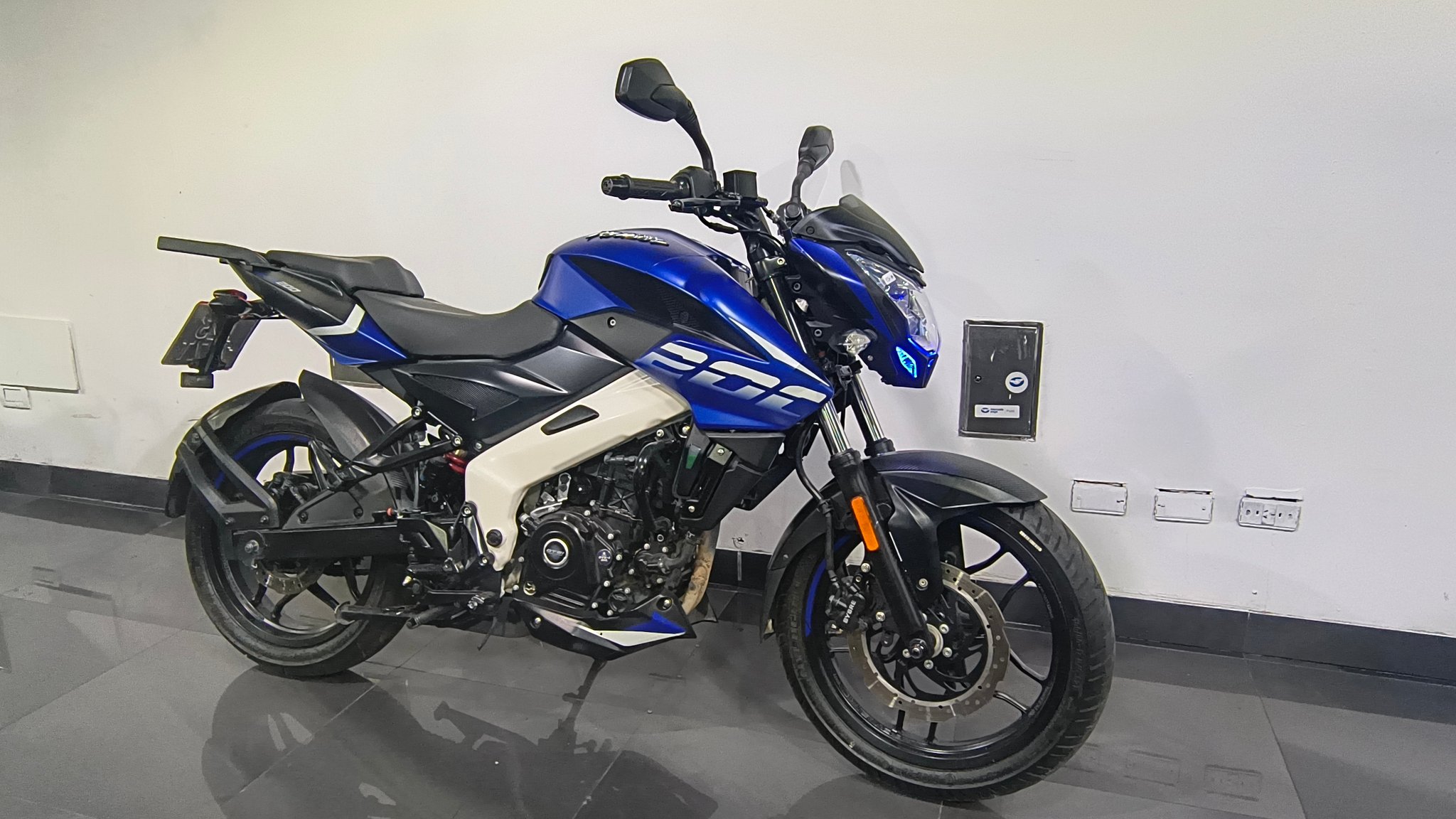 BAJAJ NS 200 2025 A237YZT