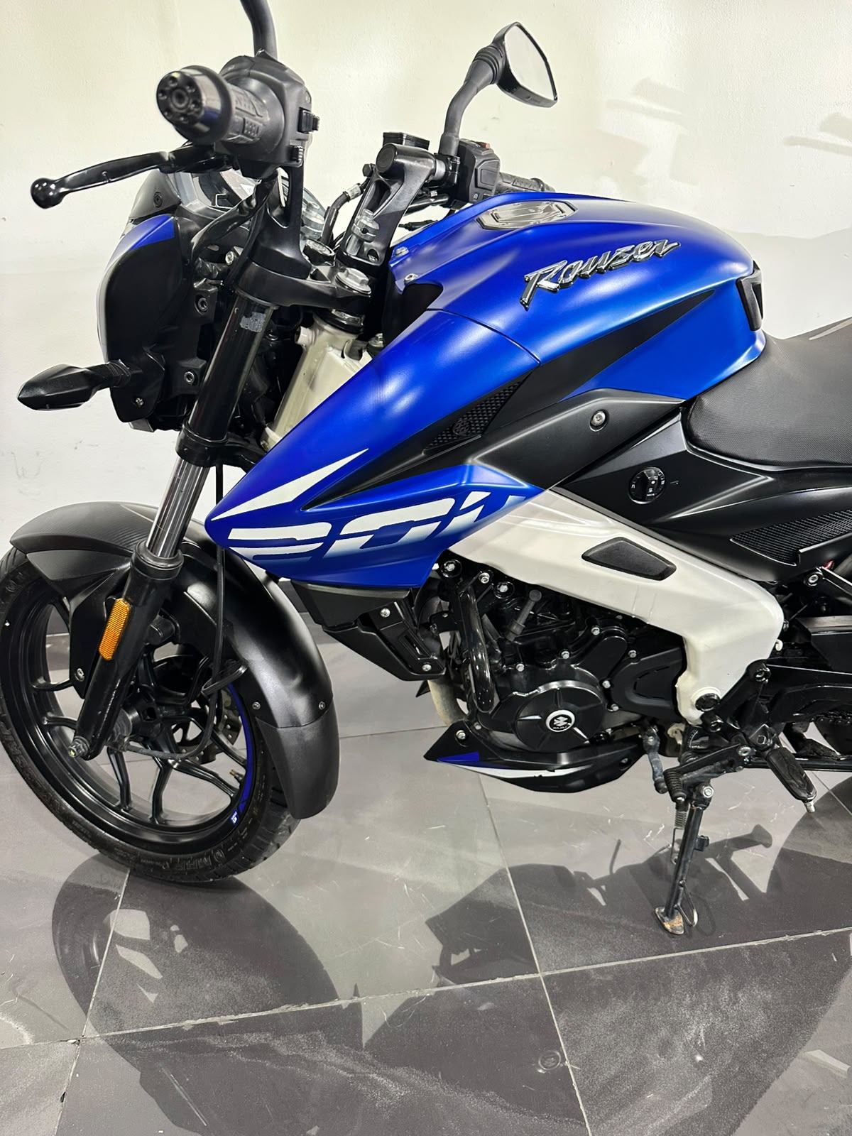 BAJAJ NS 200 2025 A237YZT
