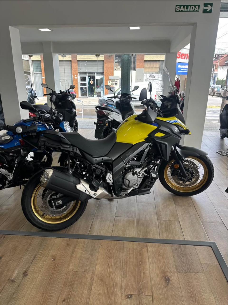 SUZUKI V-STROM 650 XT 2023 A172JFR